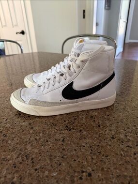 Nike Blazers Size 7.5
